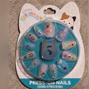 New SQUISHMALLOWS 24 Press On Nails Kids Small Hearts Sparkly Jazwares Bling